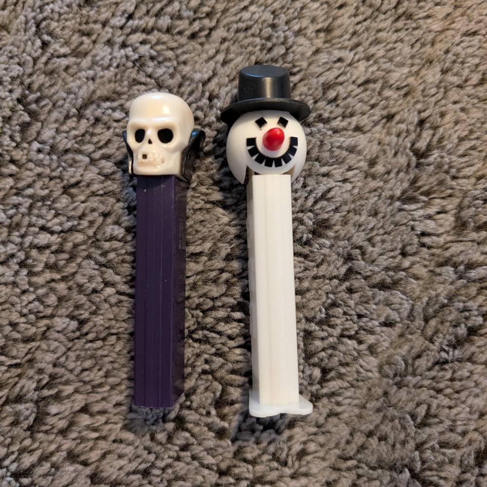 Vintage holiday pez dispensers